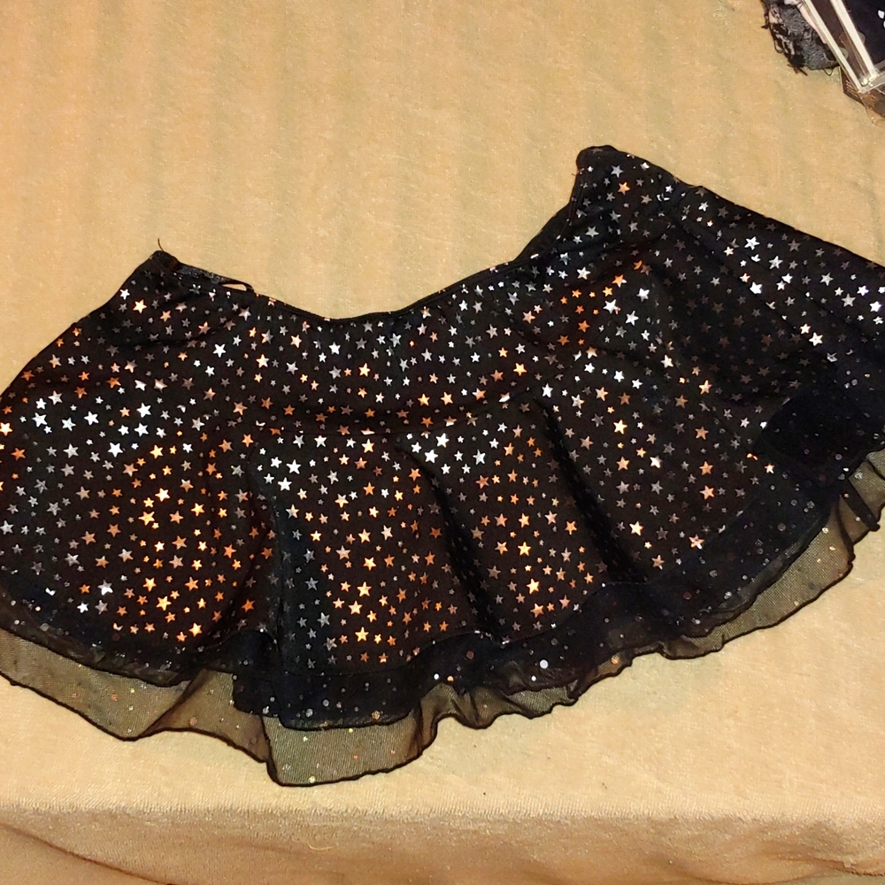 NWOT * BLACK & SILVER STAR MINI SKIRT * M